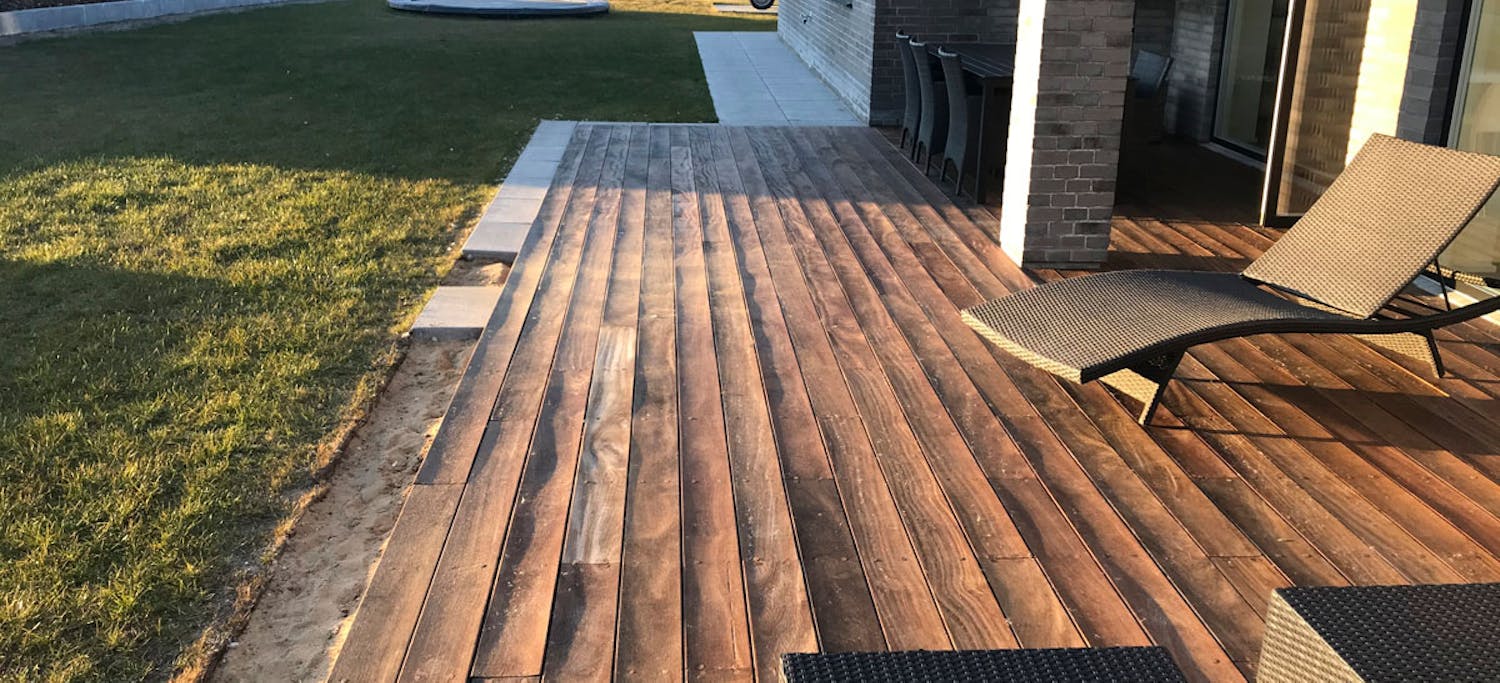 Bordene har utvidet seg og presser mot hverandre.